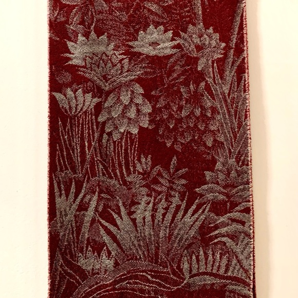 Fendi reversible Lotus/Rising Sun stole/scarf, wool blend, great condition - Picture 8 of 9